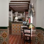 El Convento 2*