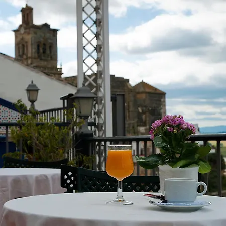 El Convento Hotel 2*