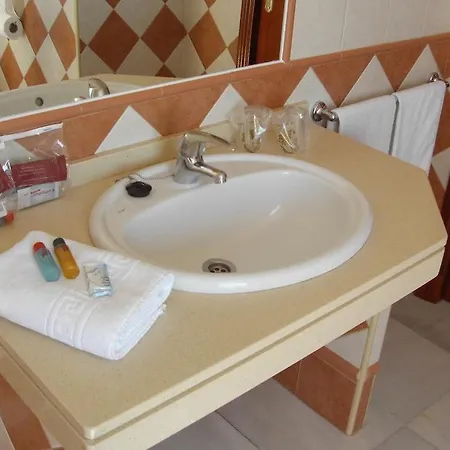 El Convento Hotel 2*